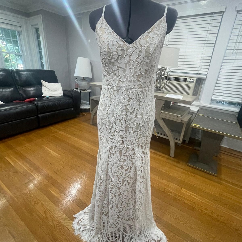Lulu's Elegant White Lace Wedding Dress